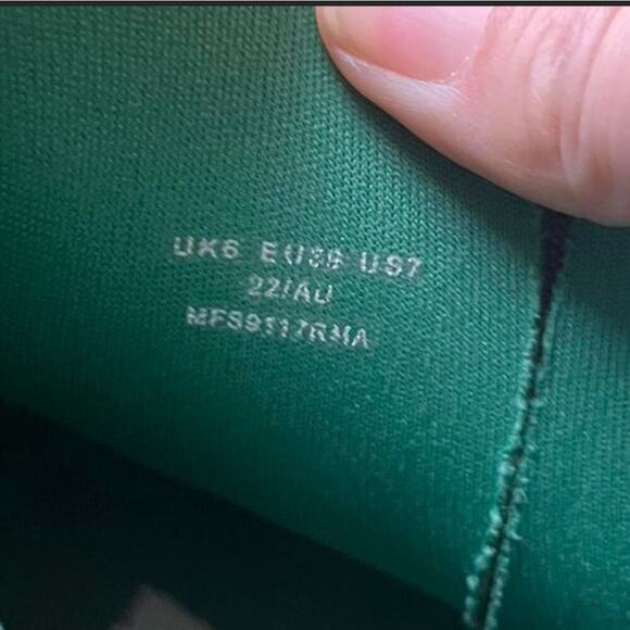 Hunter Original Commando Chelsea Rain Boot Women. Size 7. Utility green. - Picture 4 of 4